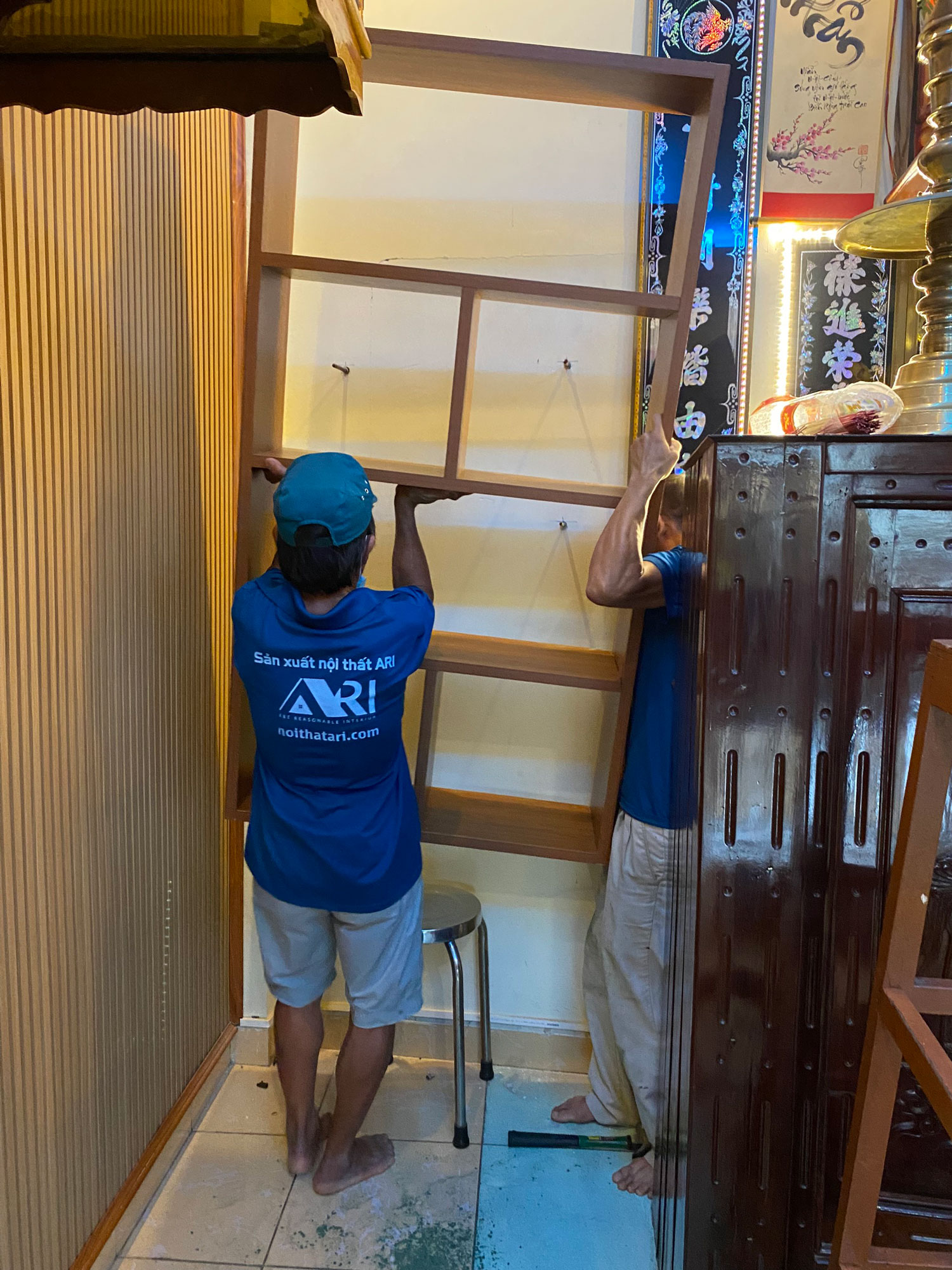 Bàn giao tủ kệ trang trí